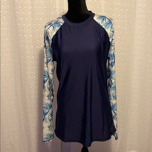 Long sleeve swim shirt